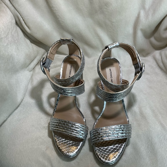 NEW Antonio Melanie “Camille” Silver Metallic Strappy Platform Sandals NWT - Picture 4 of 9